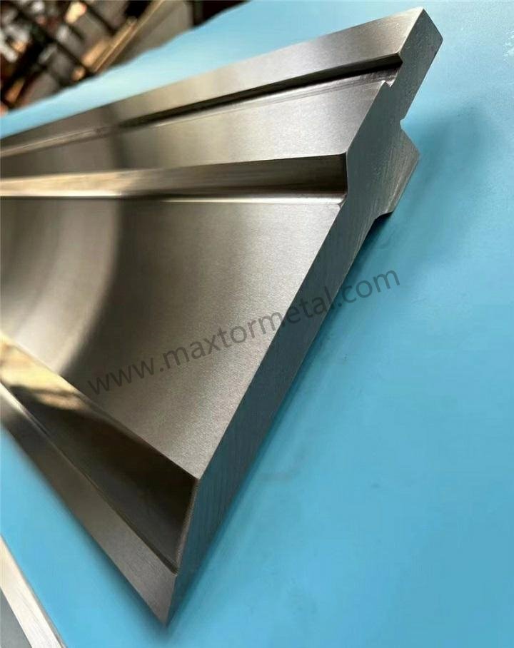 Press Brake Dies
Press brake tooling 
Bending dies 
Metal bending dies 
Press brake punches and dies 
Bending tools for press brakes 
Press brake forming tools
Precision press brake dies